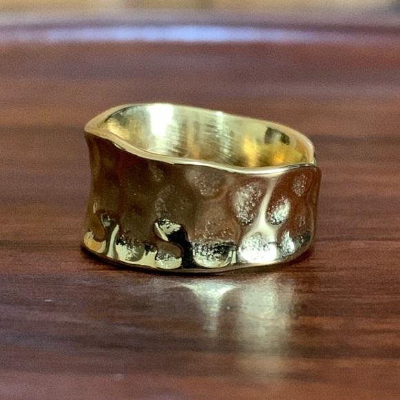 18K Gold Plated Titanium Steel Hammered Texture Ring Size 6 - Picture 2 of 6